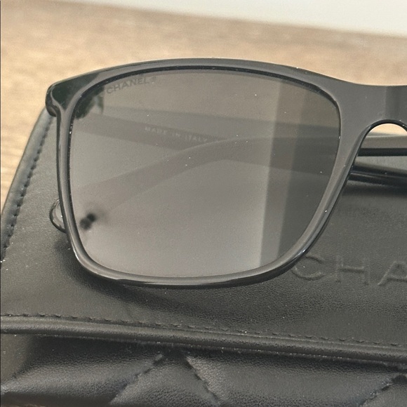 Chanel sunglasses 🕶️ polarized with case black style 5447a - Picture 3 of 9